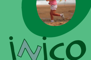 portada del documento: sobre un fondo verde se ve una foto de una niña con discapacidad intelectual que corre por la playa